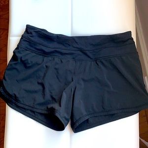Size 6 Lululemon Black Speed Up short